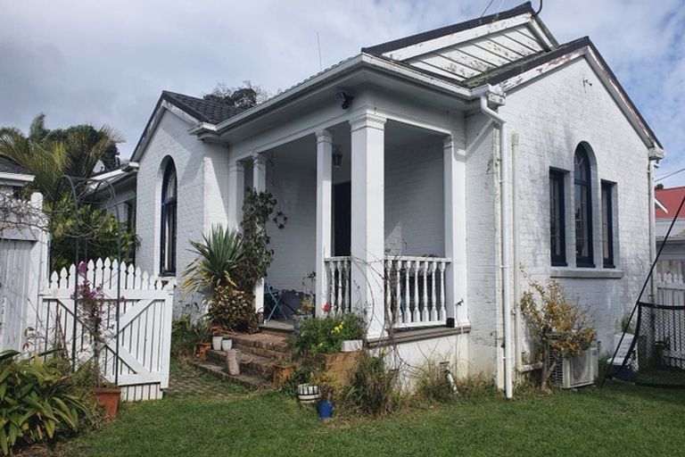 Photo of property in 1/56 Beresford Street, Bayswater, Auckland, 0622