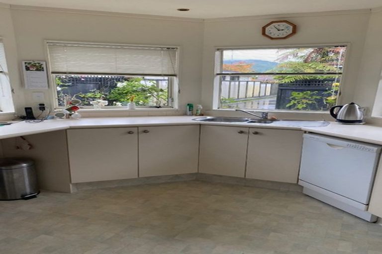 Photo of property in 31 Rosebank Grove, Waikanae, 5036