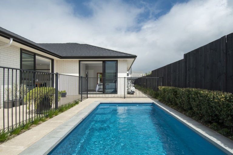 Photo of property in 15 Charlotte Drive, Omokoroa, 3114