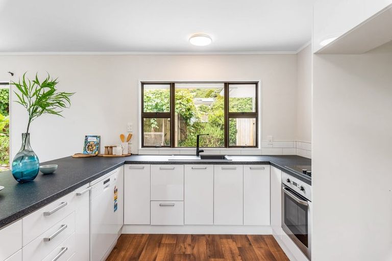 Photo of property in 50 Winara Avenue, Waikanae, 5036