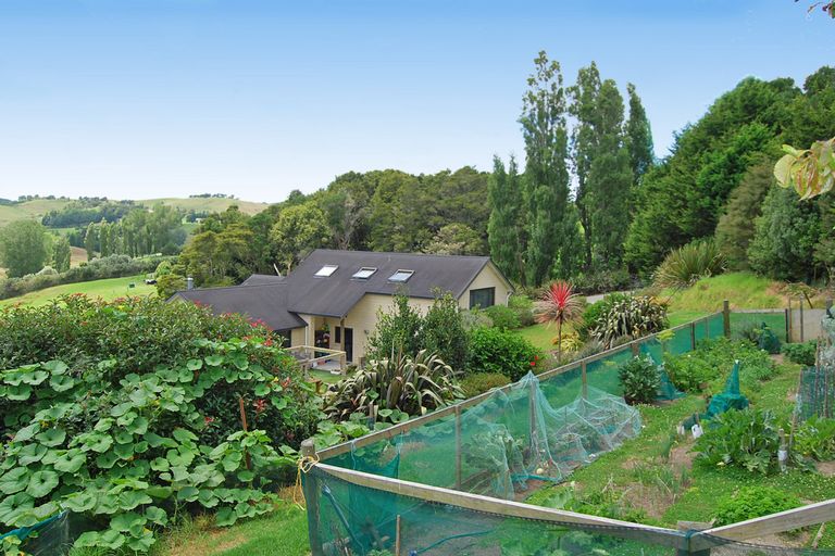 Photo of property in 87 Hurndall Street East, Maungaturoto, 0520