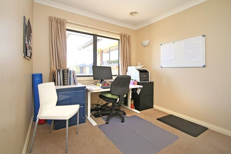 Photo of property in 8 Lockhart Place, Rototuna, Hamilton, 3210