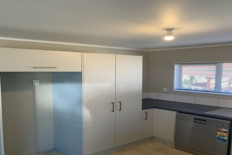 Photo of property in 49 Dungarvon Place, Clendon Park, Auckland, 2103