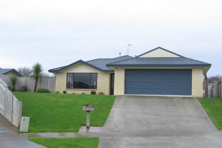 Photo of property in 19 Aspen Way, Kelvin Grove, Palmerston North, 4414