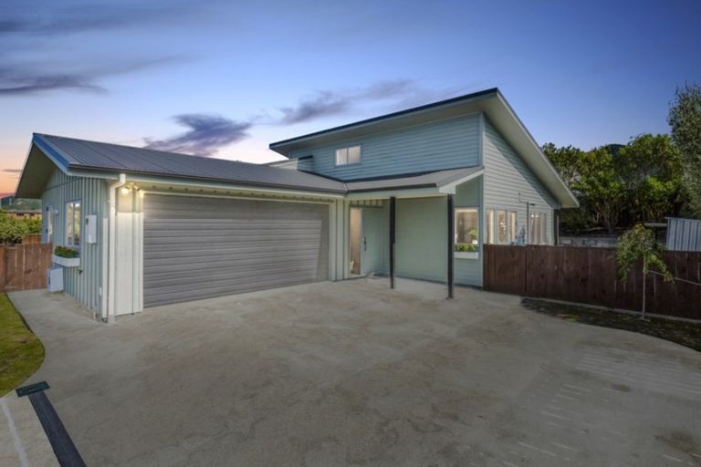 Photo of property in 4 Ronald Scott Grove, Riverstone Terraces, Upper Hutt, 5018