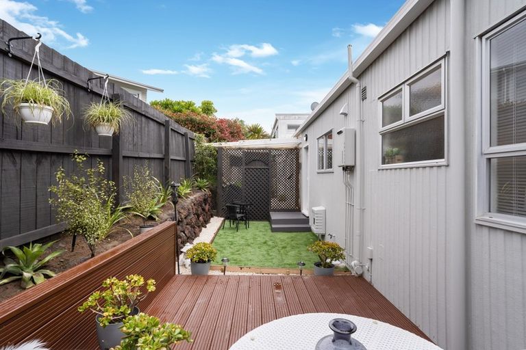 Photo of property in 2/18 Bevyn Street, Castor Bay, Auckland, 0620