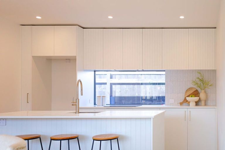 Photo of property in 6 Samuel Place, Terrace End, Palmerston North, 4410