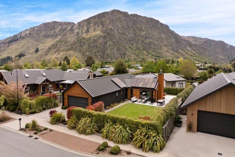 Photo of property in 7 Morepork Way, Arthurs Point, Queenstown, 9371