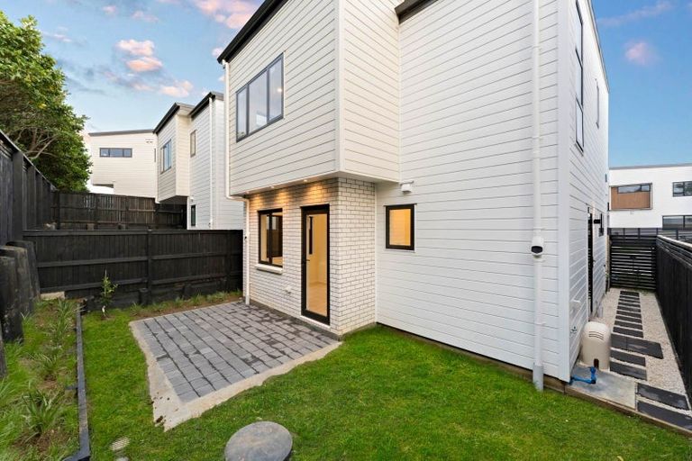 Photo of property in 15 Whiteywood Street, Westgate, Auckland, 0814