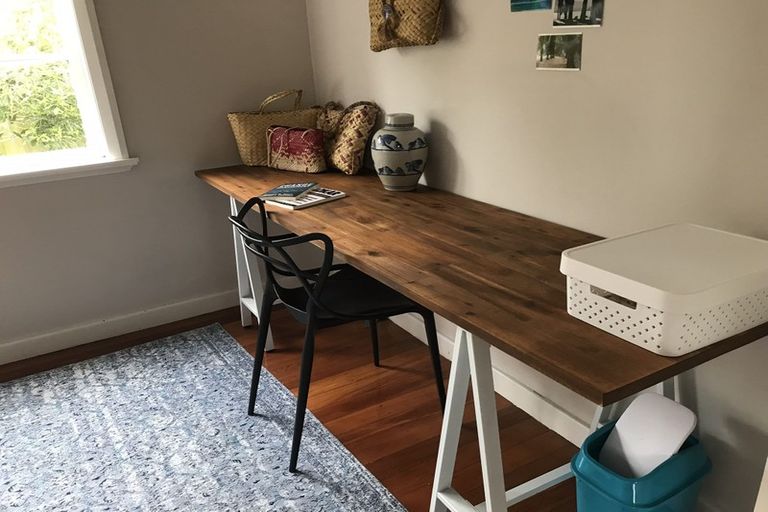 Photo of property in 35 Garreg Road, Fendalton, Christchurch, 8052