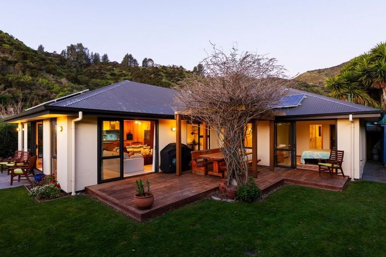 Photo of property in 18 Saddleback Road, Todds Valley, Nelson, 7071