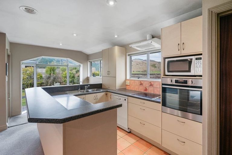 Photo of property in 9 Bridgemere Lane, Cracroft, Christchurch, 8022