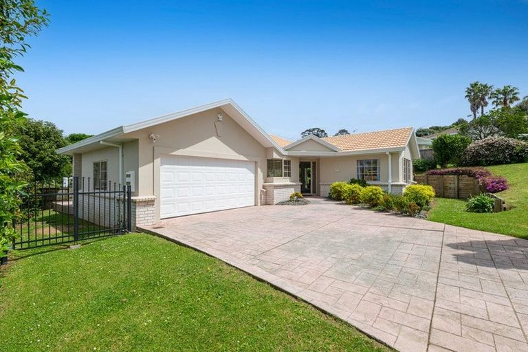 Photo of property in 8 Godwin Court, Unsworth Heights, Auckland, 0632
