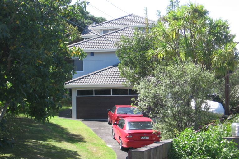 Photo of property in 2/2 Portal Place, Murrays Bay, Auckland, 0630