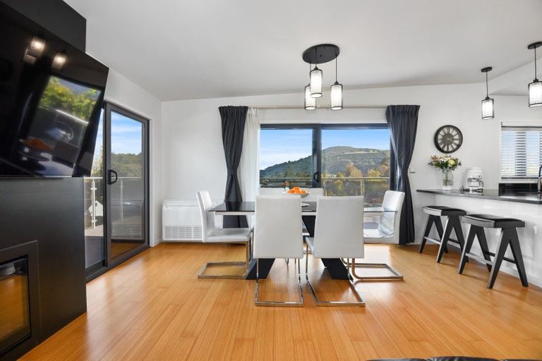 Photo of property in 2b Pah Road, Kawaha Point, Rotorua, 3010