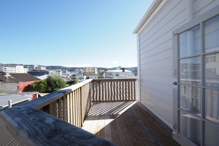 Photo of property in 16 Caroline Street, Mount Victoria, Wellington, 6011