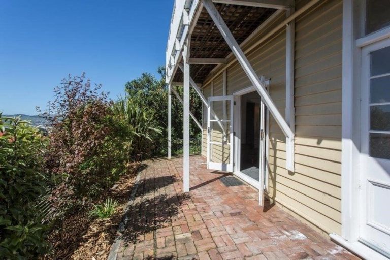 Photo of property in 112 Cliffs Road, Saint Clair, Dunedin, 9012