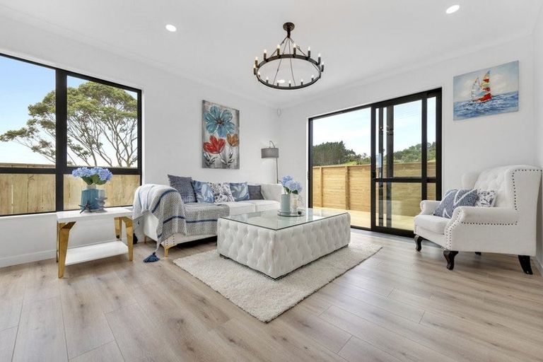 Photo of property in 2a Ballyalton Crescent, Flat Bush, Auckland, 2019
