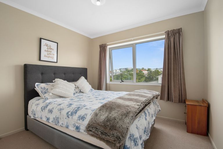 Photo of property in 16 Foundation Place, Glen Eden, Auckland, 0602