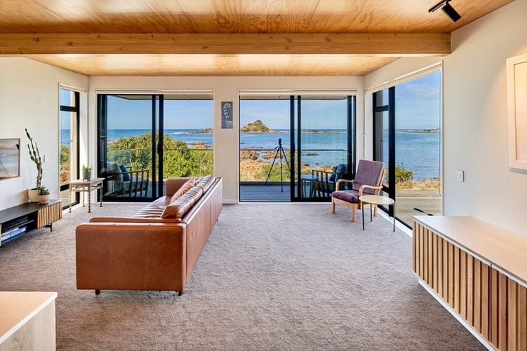 Photo of property in 196 The Esplanade, Island Bay, Wellington, 6023