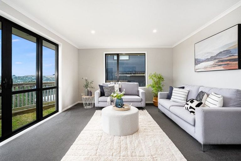 Photo of property in 1 Cirrus Close, Newlands, Wellington, 6037