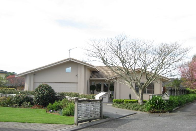 Photo of property in 3b Kinross Drive, Merrilands, New Plymouth, 4312