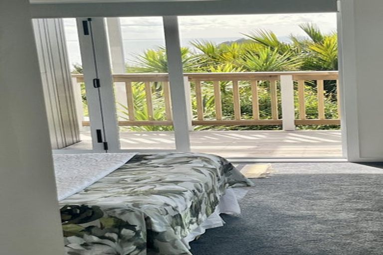 Photo of property in 15 Piha Road, Piha, New Lynn, 0772