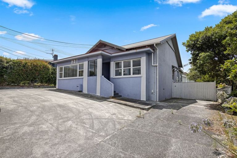 Photo of property in 1/221 Onewa Road, Birkenhead, Auckland, 0626