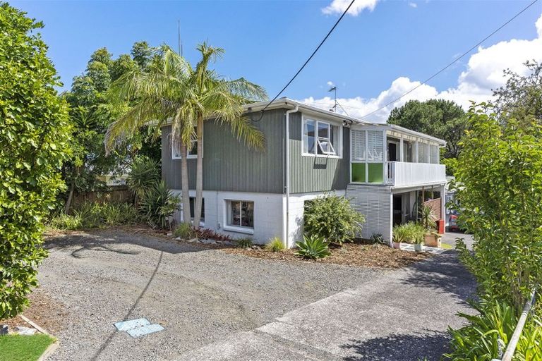 Photo of property in 1/3 Salem Place, Torbay, Auckland, 0630