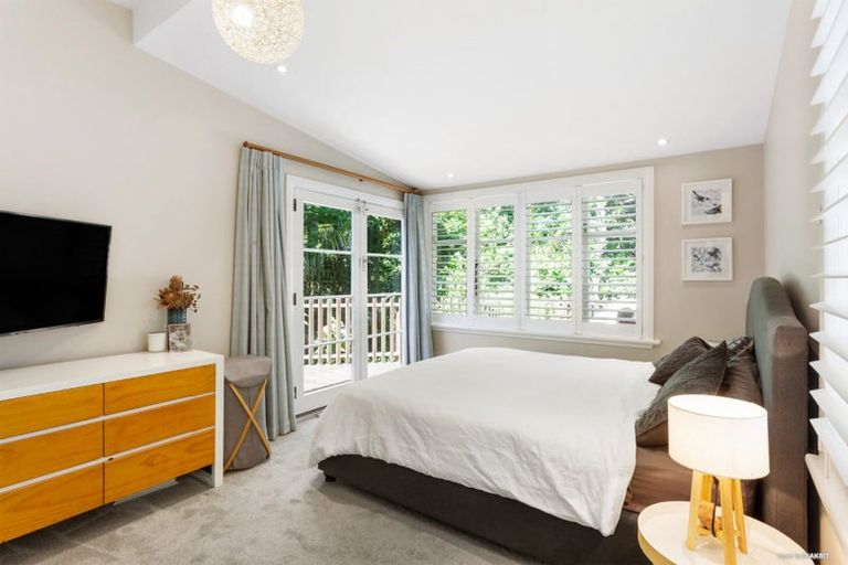 Photo of property in 55 Pupuke Road, Birkenhead, Auckland, 0627