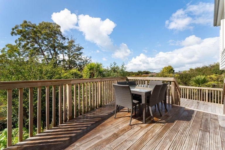 Photo of property in 25 Para Close, Fairview Heights, Auckland, 0632