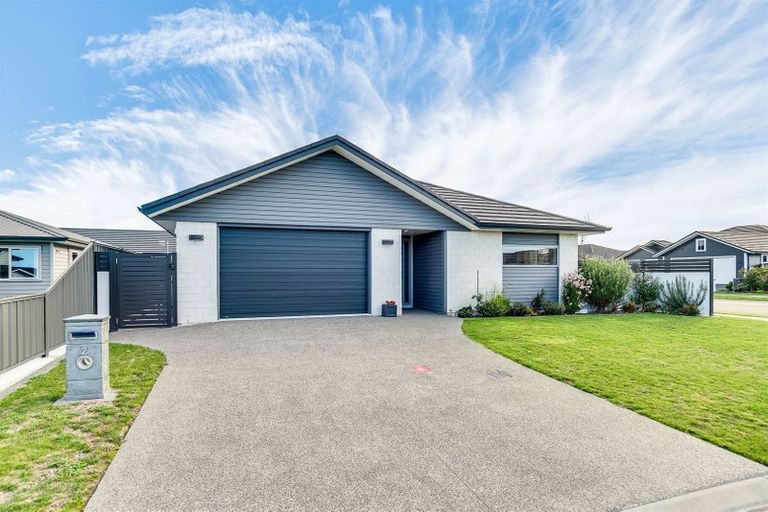 Photo of property in 2 Benmore Place, Poraiti, Napier, 4112