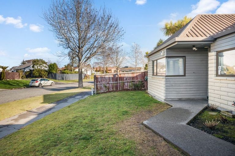 Photo of property in 2/2 Wakelin Place, Redwood, Christchurch, 8051