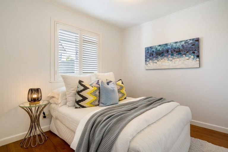 Photo of property in 42a Old Lake Road, Narrow Neck, Auckland, 0624