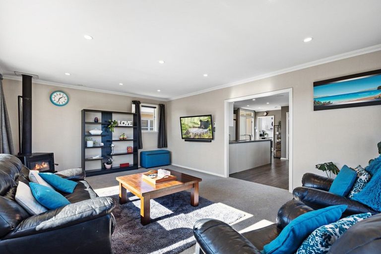 Photo of property in 2 Anzio Place, Awapuni, Palmerston North, 4412