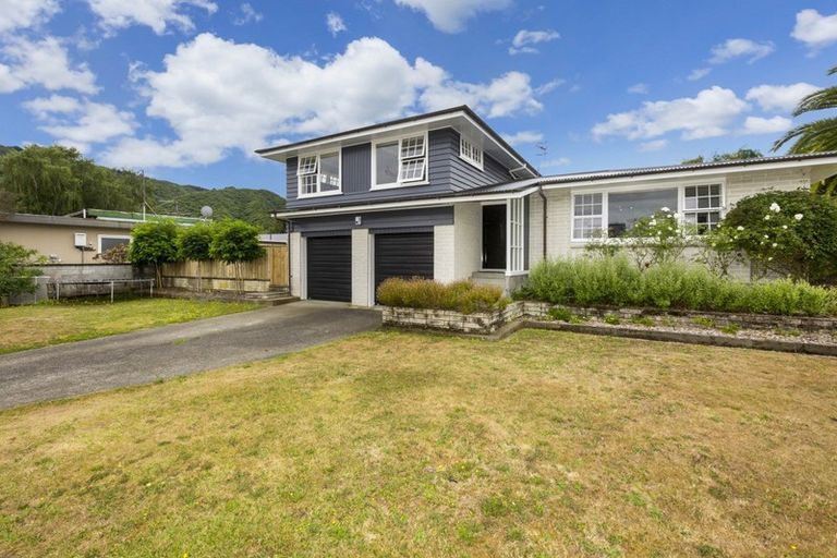 Photo of property in 3 Akron Grove, Totara Park, Upper Hutt, 5018