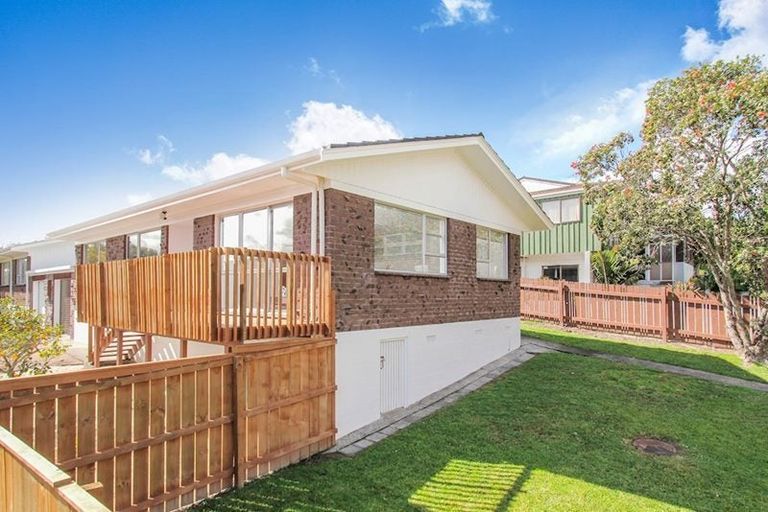 Photo of property in 1/5 Cezanne Place, New Lynn, Auckland, 0600