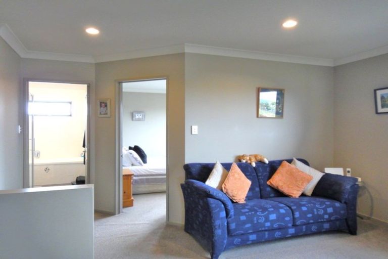 Photo of property in 22 Key West Drive, One Tree Point, 0118