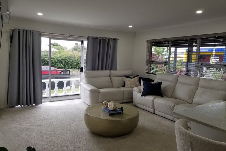 Photo of property in 1/2 Palm Court Drive, Glen Eden, Auckland, 0602