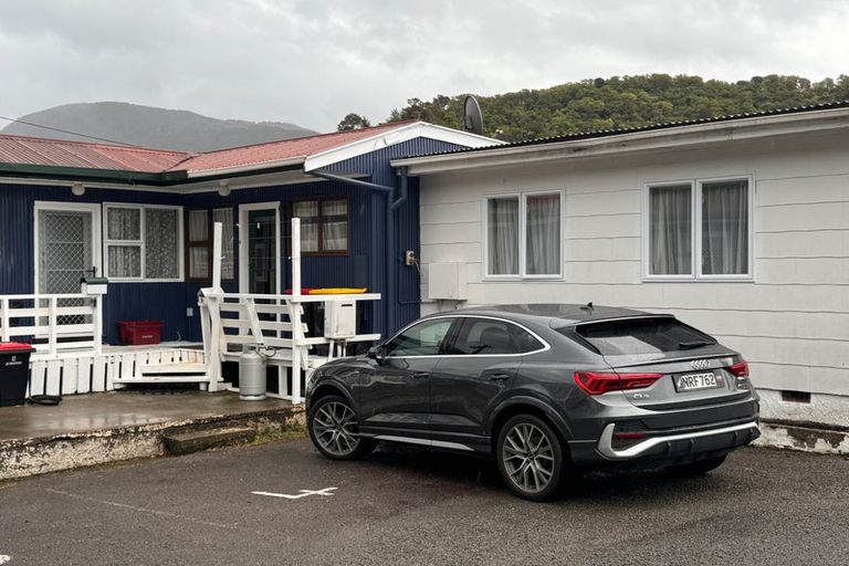 Photo of property in 5/93 Waikawa Road, Picton, 7220