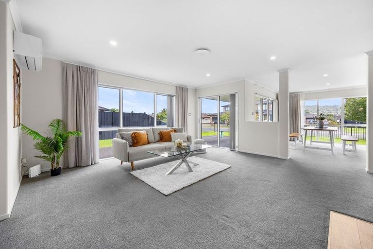 Photo of property in 8a Maple Lane, Huapai, Kumeu, 0810