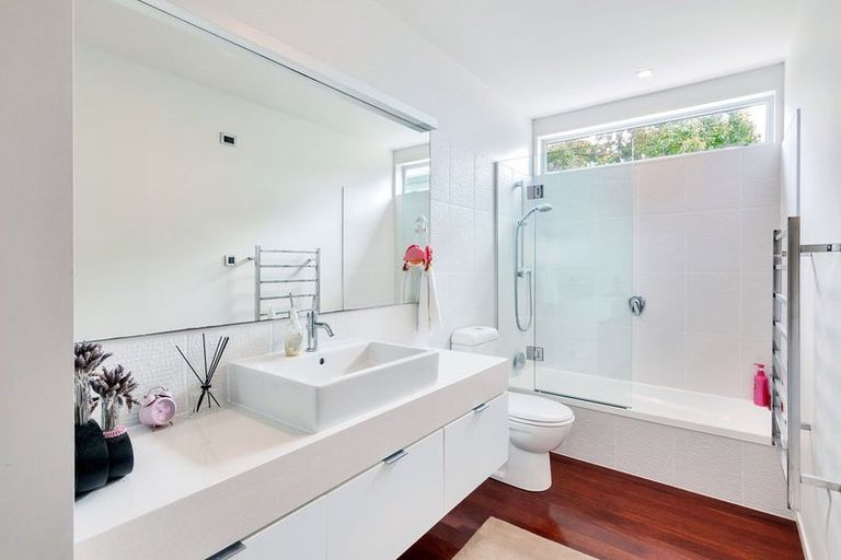 Photo of property in 1462 Whangaparaoa Road, Army Bay, Whangaparaoa, 0930