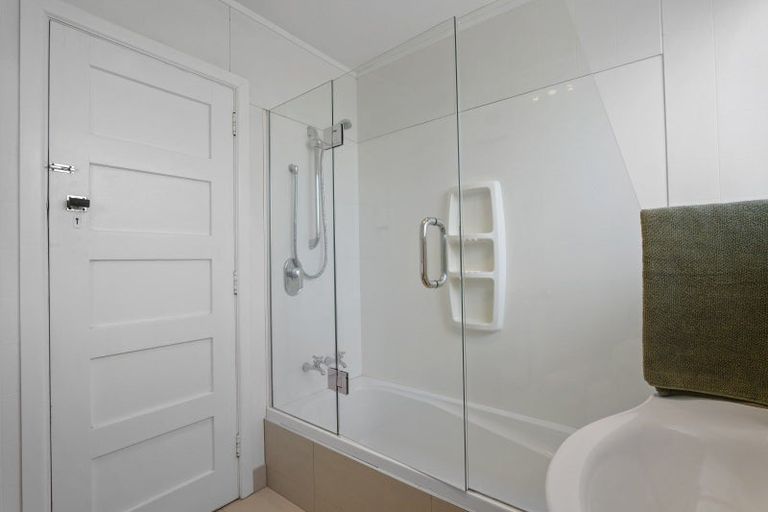 Photo of property in 16 Epsom Road, Sockburn, Christchurch, 8042