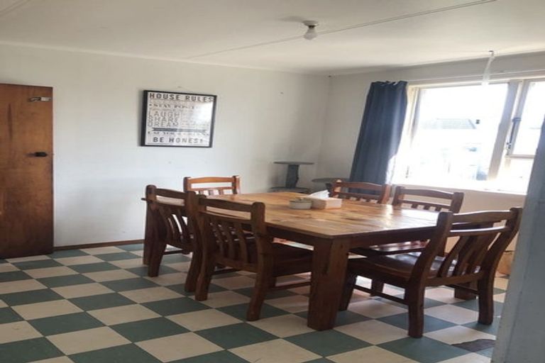 Photo of property in 2 Sutton Place, Hawera, 4610