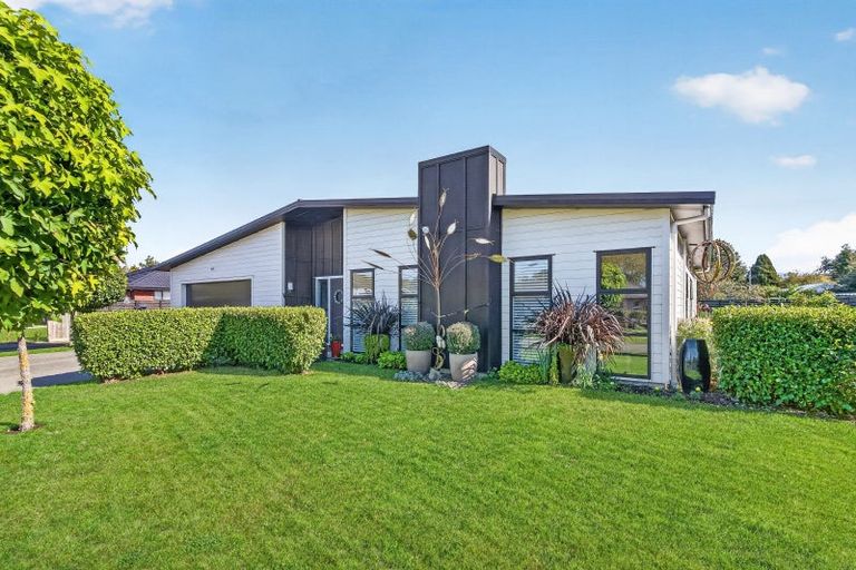 Photo of property in 5 James Kidd Place, Greytown, 5712