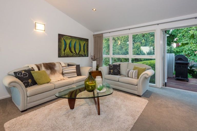 Photo of property in 7 Christensen Place, Forrest Hill, Auckland, 0620