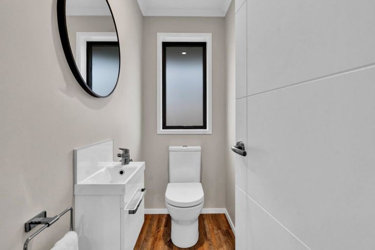 Photo of property in 18d Virginia Place, Whalers Gate, New Plymouth, 4310