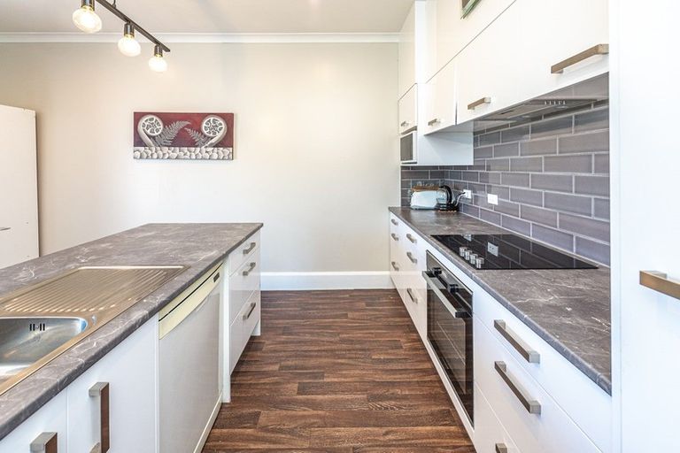 Photo of property in 6 Central Avenue, Gonville, Whanganui, 4501