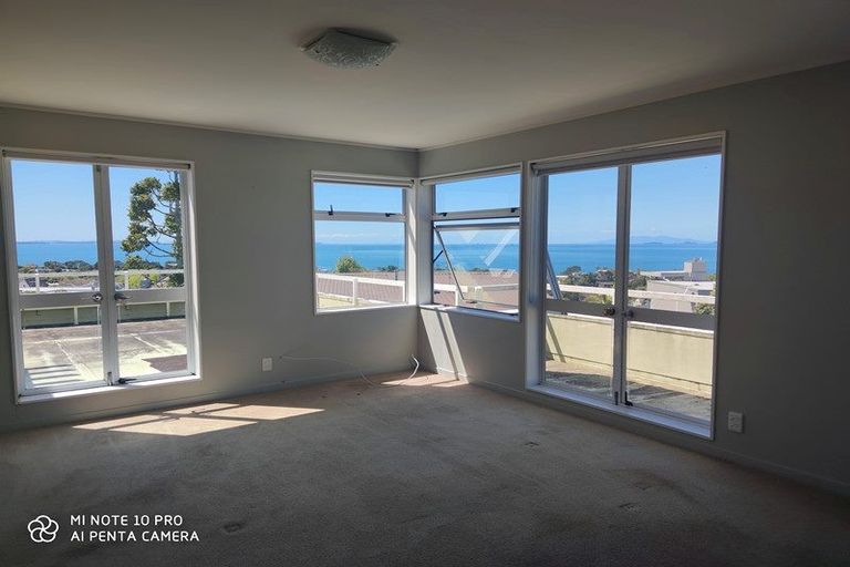 Photo of property in 9 Midway Avenue, Castor Bay, Auckland, 0620