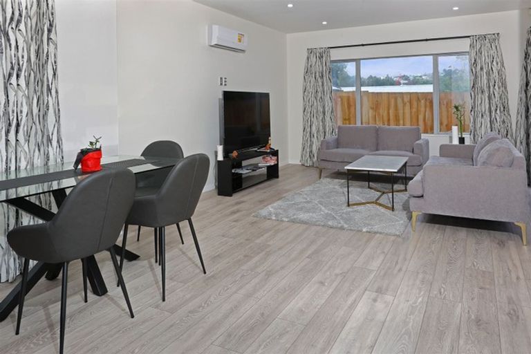 Photo of property in 43c Border Road, Henderson, Auckland, 0612